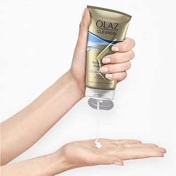 Olay Olay Cleansing Facial Cleansing Detoxification Glow Daily Scrub 150 ml  - Image 2