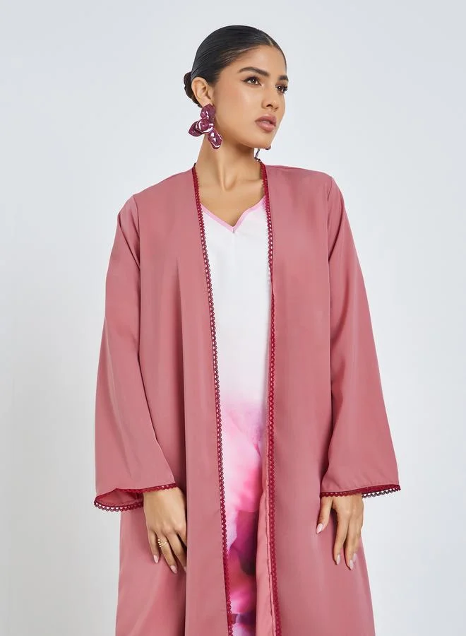 أميرة عباية مفتوحة من الأمام بتفاصيل دانتيل