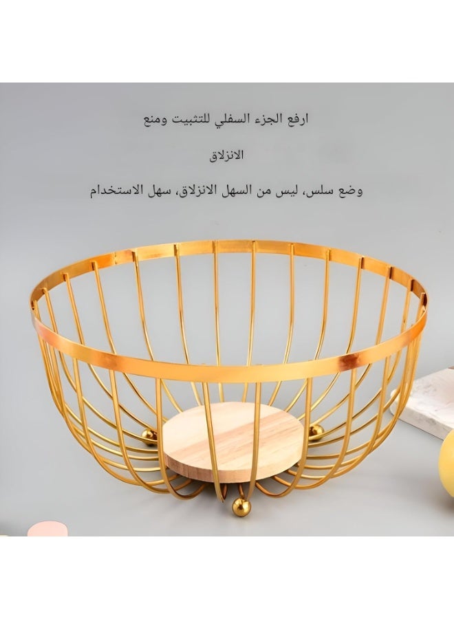 إكسسوار أنيق للطعام - طبق فواكه معدني ذهبي مذهل على قاعدة خشبية، مصمم لإضفاء لمسة جمالية على ديكور مائدتك وإبهار ضيوفك بتصميمه الأنيق - Image 3