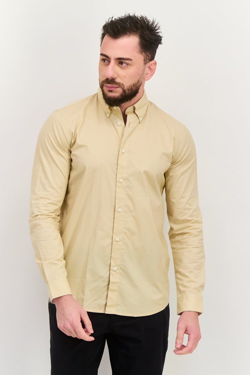 ESPRIT قميص رجالي عادي مزين بشعار بأكمام طويلة، بيج فاتح - Image 1