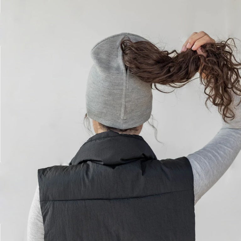 Beanie Magnetic Opening Ponytail  Knit Automatic Magnetic Closure Hat - Image 1