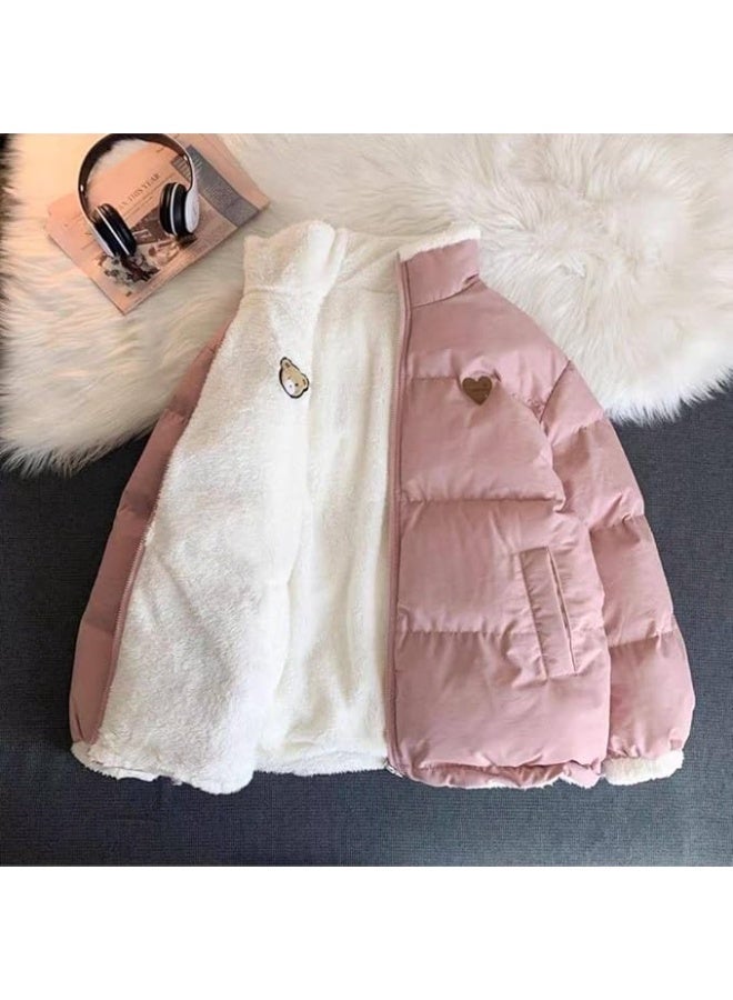 جاكت مبطن بمب يمكن ارتداؤه على الوجهين بينك وأبيض فرو ناعم من الداخل وخامة وتر بروف مقاومة للمياه من الخارج - وان سايز يناسب حتى 80 كجم لشتاء دافئ ومريح - Image 4