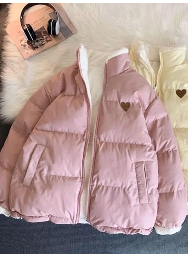 جاكت مبطن بمب يمكن ارتداؤه على الوجهين بينك وأبيض فرو ناعم من الداخل وخامة وتر بروف مقاومة للمياه من الخارج - وان سايز يناسب حتى 80 كجم لشتاء دافئ ومريح - Image 3