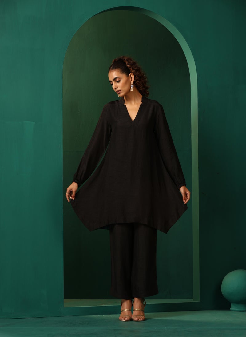 ترو برونز طقم حرير أسود بياقة - Image 3