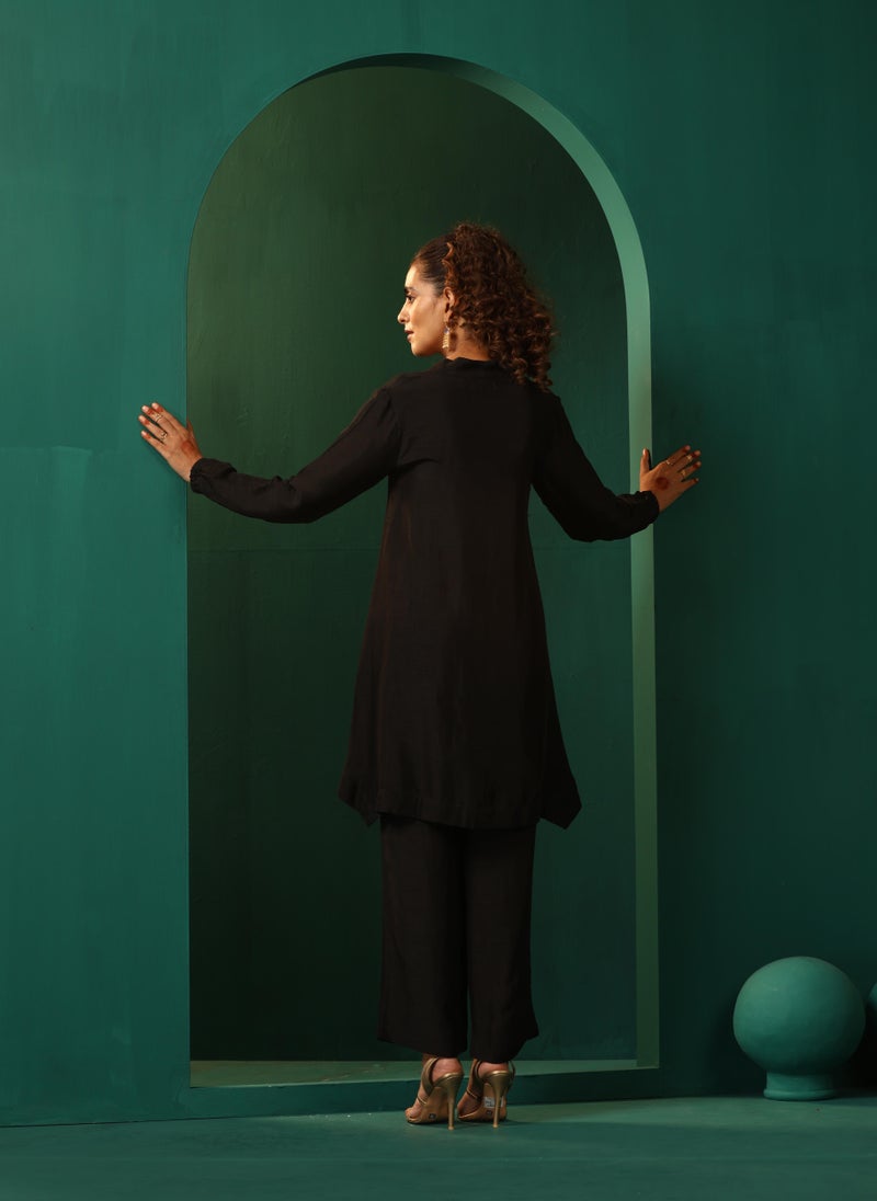 ترو برونز طقم حرير أسود بياقة - Image 2