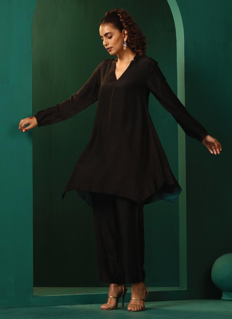 ترو برونز طقم حرير أسود بياقة - Image 1