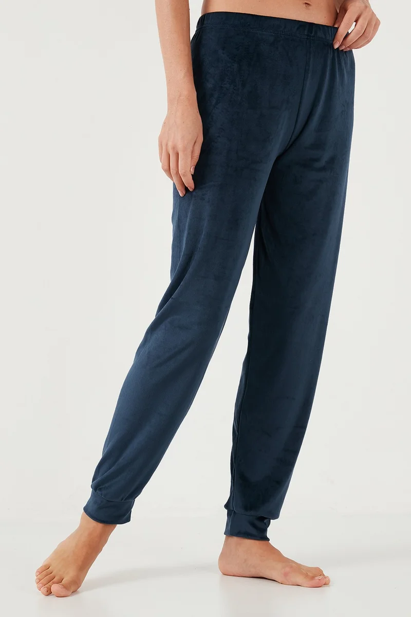 ليلا Standard Fit Crew Neck Soft Velvet Pajama Set Women's Pajama Set 6094202