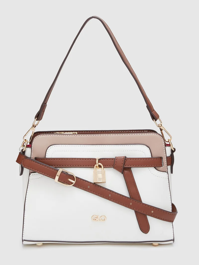 جلو باص حقيبة يد نسائية بلون أبيض بتصميم كتل ملونة