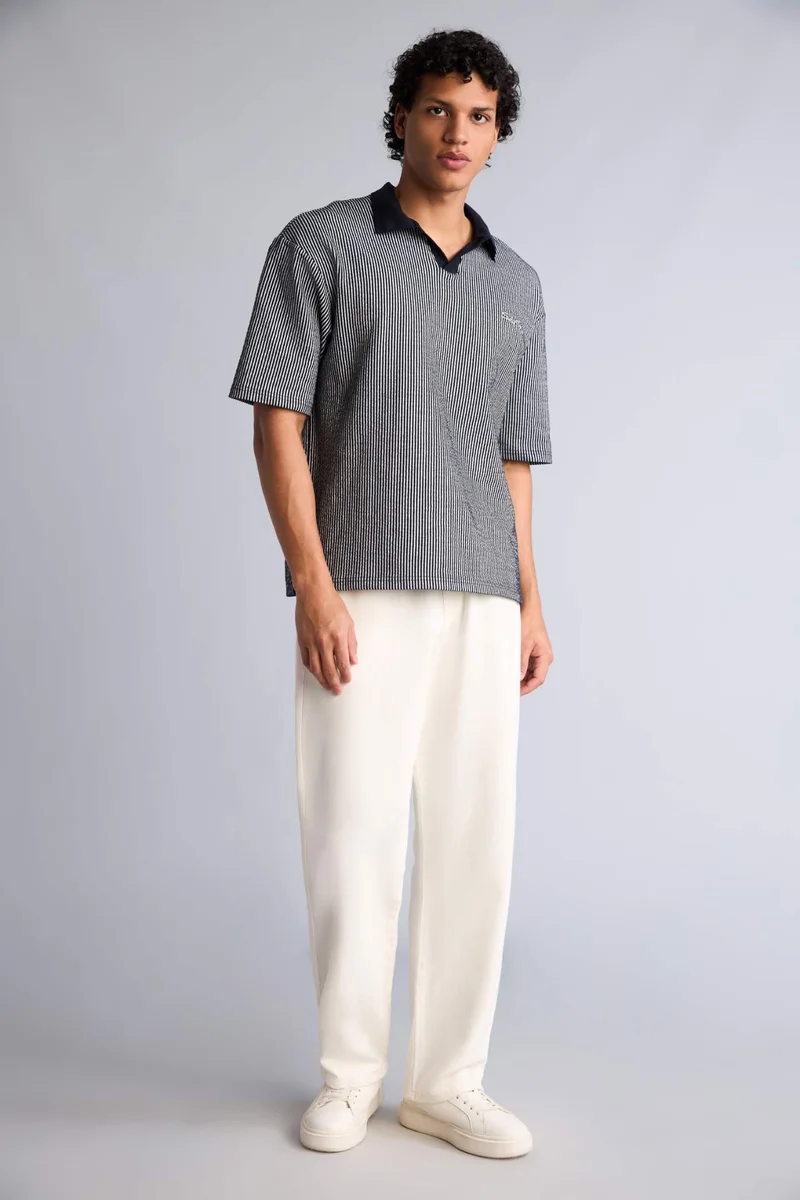 ديفاكتو Boxy Fit Polo Collar Printed Short Sleeve Polo T-Shirt