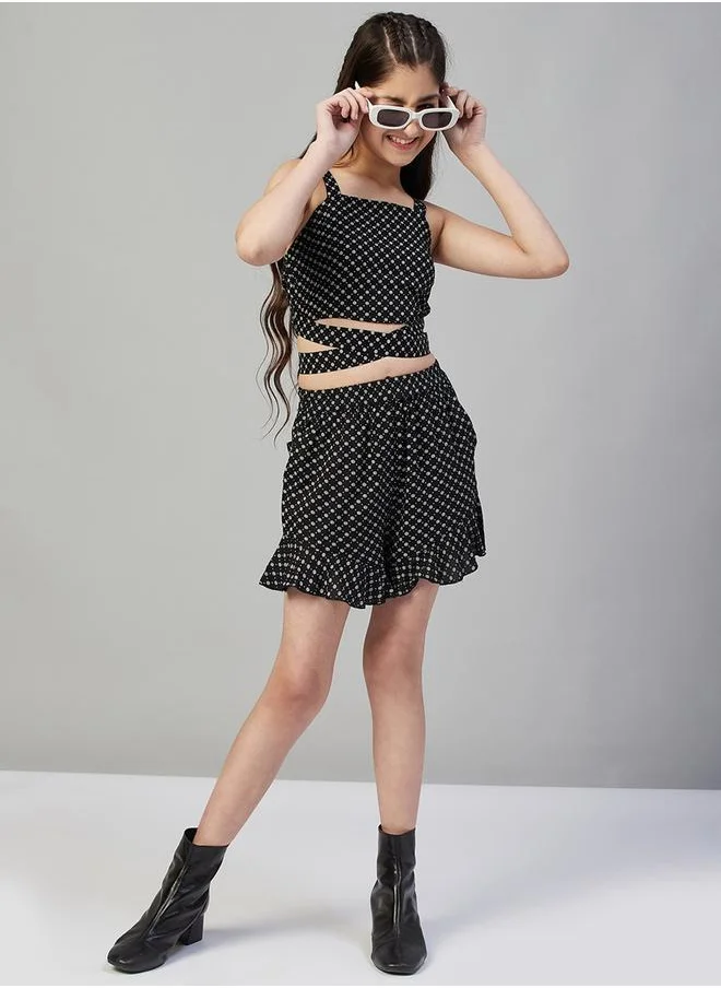 ستايلو بج Ditsy Print Tie-Up Crop Top & Flippy Shorts Set by Styli