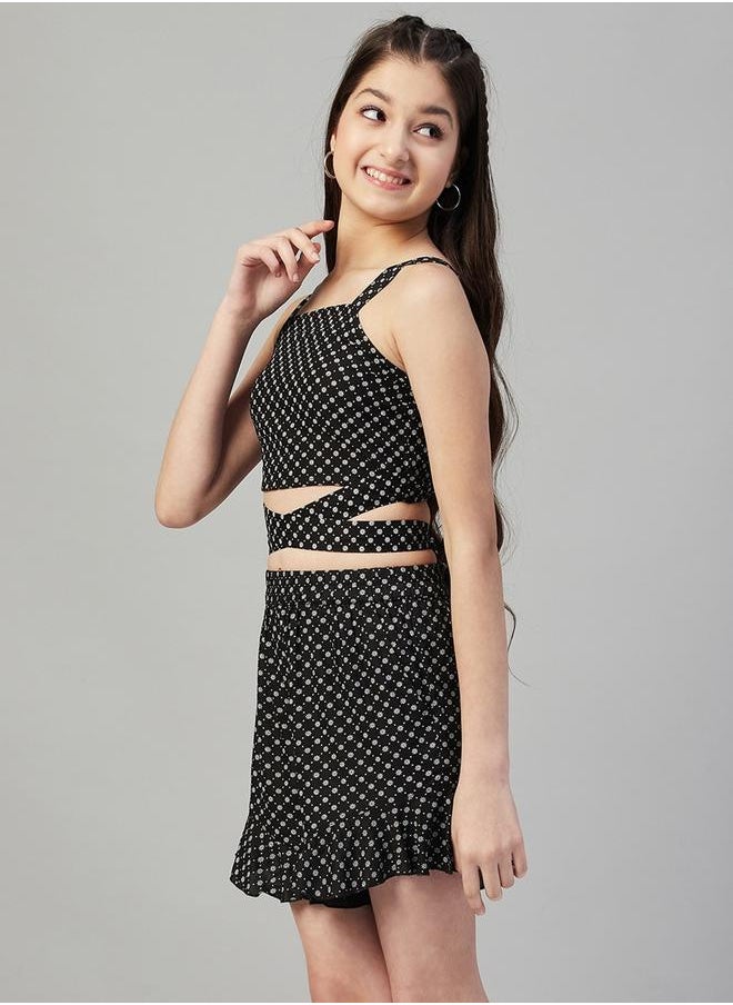 Stylo Bug - Ditsy Print Tie-Up Crop Top & Flippy Shorts Set by Styli - Image 1