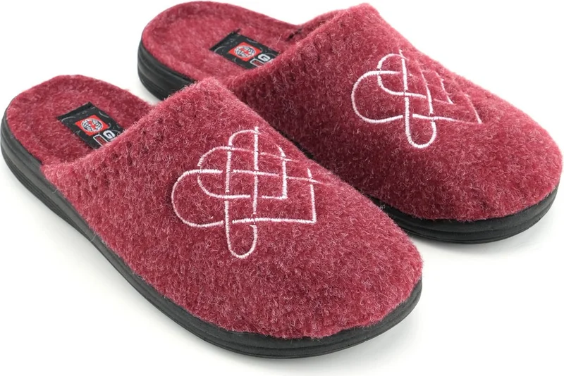 جيزر Women's Winter Felt Embroidered Heart Design Home Garden Slippers