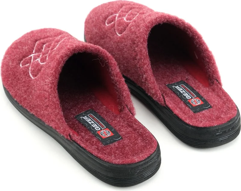 جيزر Women's Winter Felt Embroidered Heart Design Home Garden Slippers