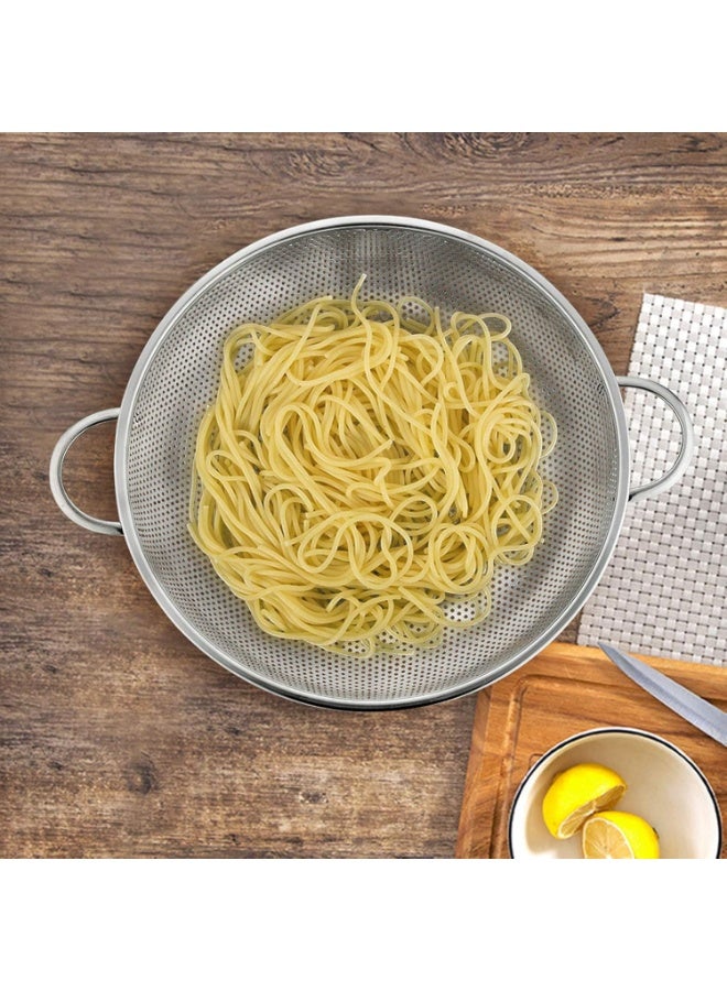 3 قطع - طقم مصافي بفتحات دقيقة  ستانلس ستيل غير قابل للصدا - 3 احجام 11 انش و 8.8 انش و 6.6 انش - صفاية للفواكه والخضار -  مصنوع من الستانلس ستيل لغسل وشطف وتصفية الفاكهة والمعكرونة، شديدة التحمل وامنة للاستخدام في غسالة الاطباق، 3 قطع مقاسات 1/3/5 كوارت - مصفى ممتازه - صفاية خضار - مصفاة مطبخ 3 قطع من مصفاه ستانلس ستيل مع مقبض، مجموعة مصفاة كبيرة مثقبة دقيقة لتصريف المعكرونة والخضروات والفواكه والارز، امنة للاستخدام في غسالة الصحون، قطر 20 23 29 - Image 4