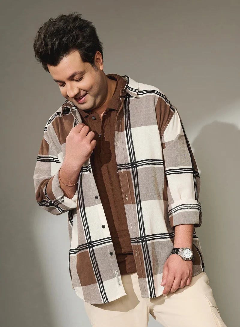 انستافاب بلس قميص رجالي مقاس كبير بني منقوش بياقة عريضة وأكمام طويلة بأزرار