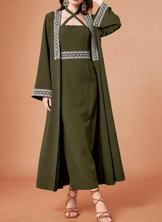 تايك تو طقم عباية أخضر داكن مطرزة مع فستان بتصميم محتشم