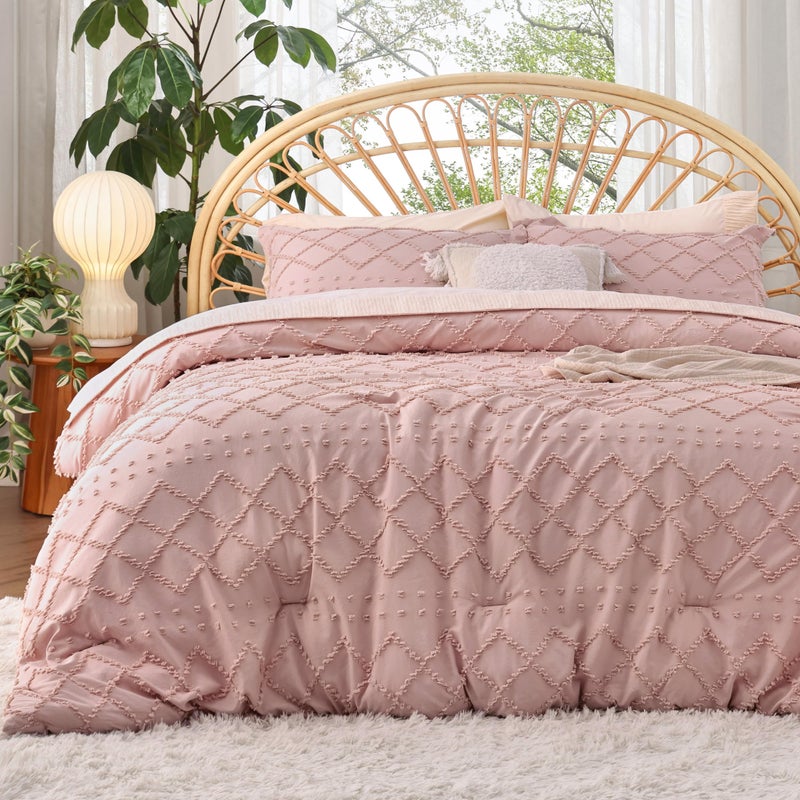 Bedsure Queen Comforter Set  Coral Pink Comforter Boho Tufted Shabby Chic Bedding 3 Pieces Vintage Farmhouse Bed Set for All Seasons Fluffy Soft Bedding with 2 Pillow Shams