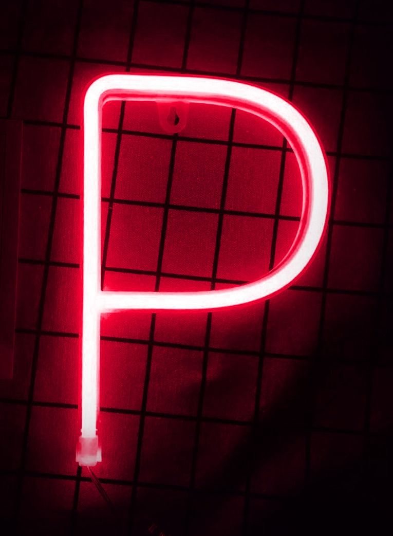 سلة حرف بإضاءة النيون باللون الأحمر الدافىء – P - Image 1