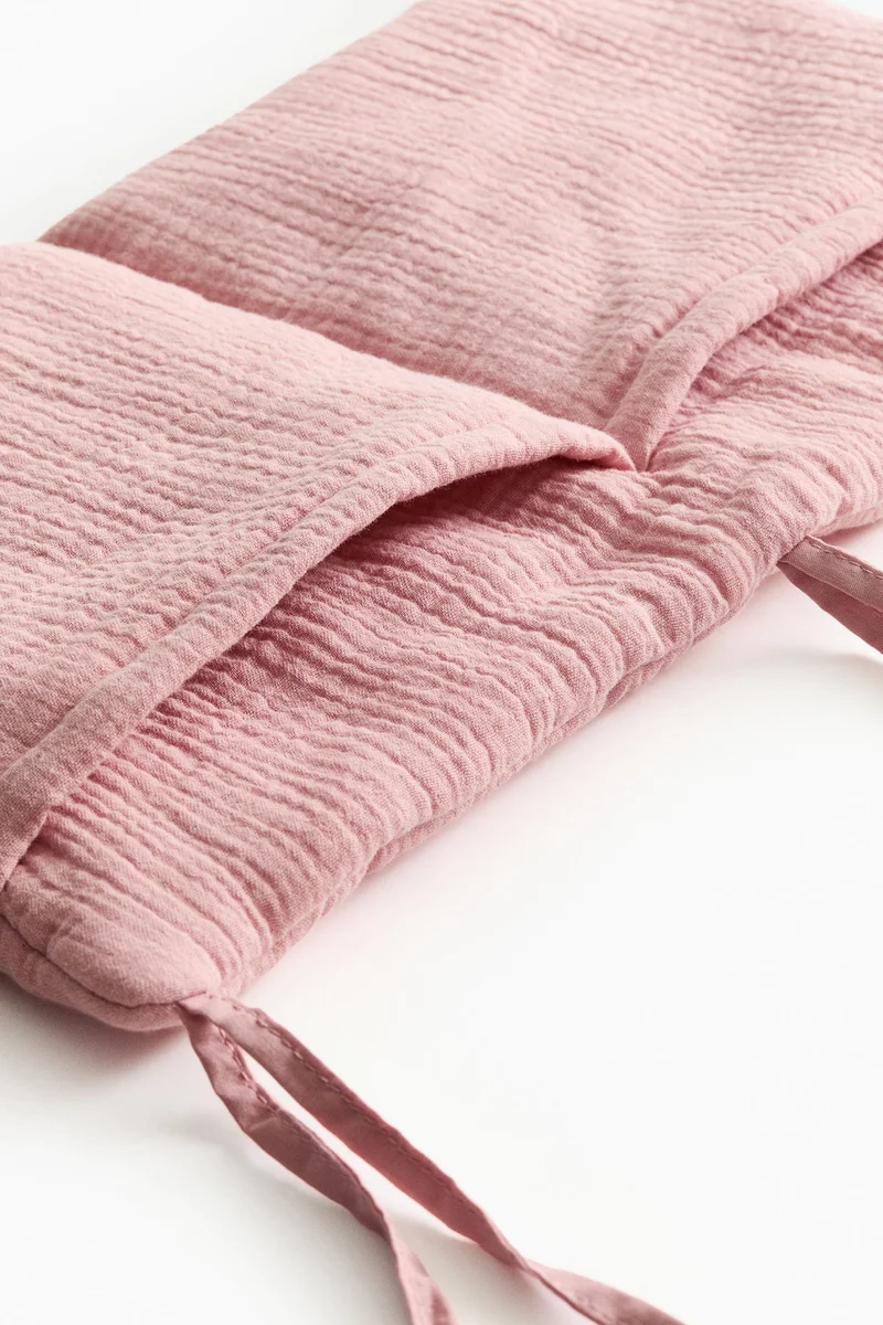 H&M Wall-hanging muslin storage