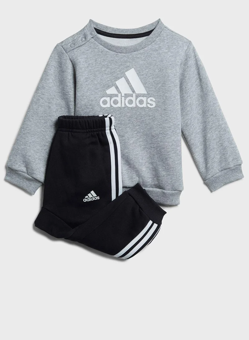 adidas بدلات تدريب بشعار   رمادية - أشهر