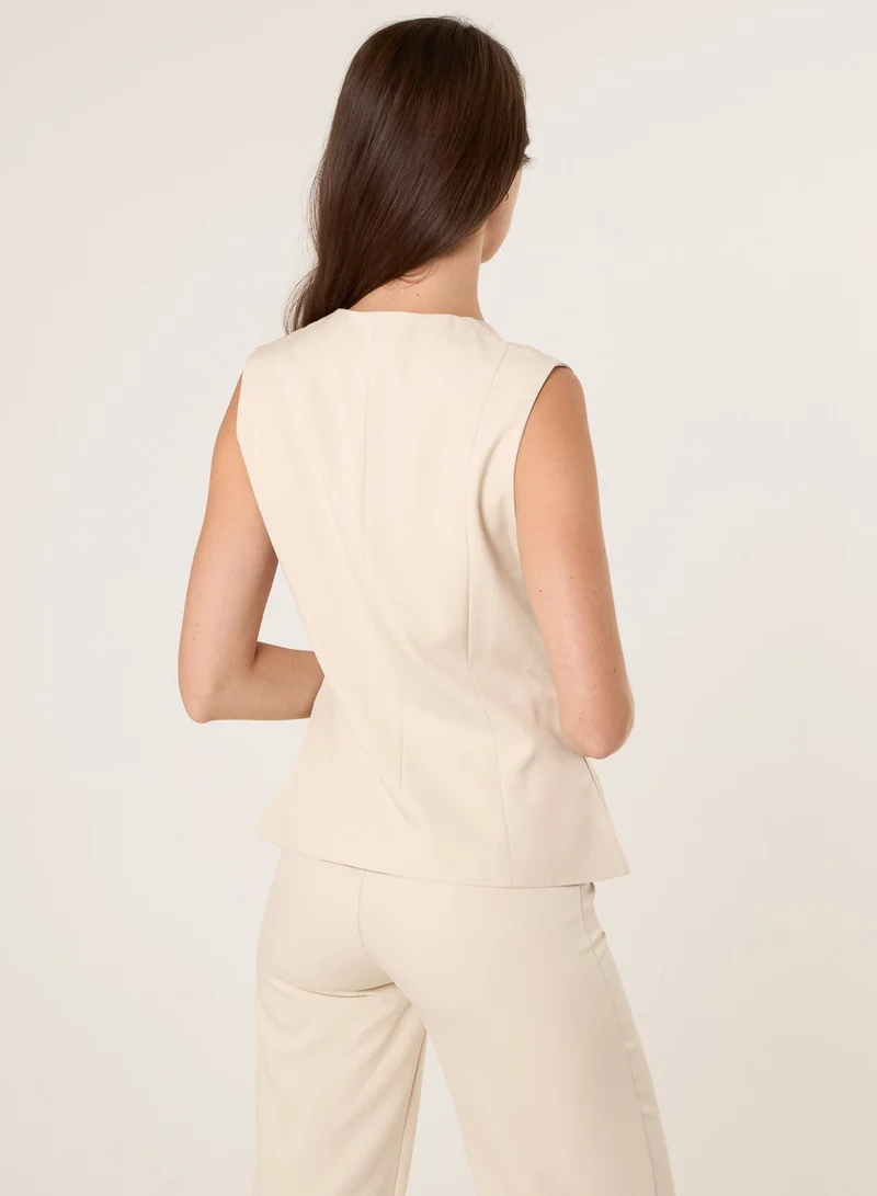 بلو فانيلا Tailored Flower Button Front Sleeveless Vest