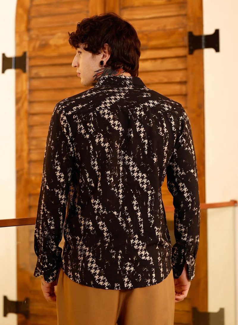 Campus Sutra Campus Sutra Men Grazed-Houndstooth Imprint Shirt | Spread Collar Long Cuffed Sleeves | Button Closure Curved Hem | Geometric-Print Plain | Woven Fabric For Casual & Daily Wear | Onyx Black