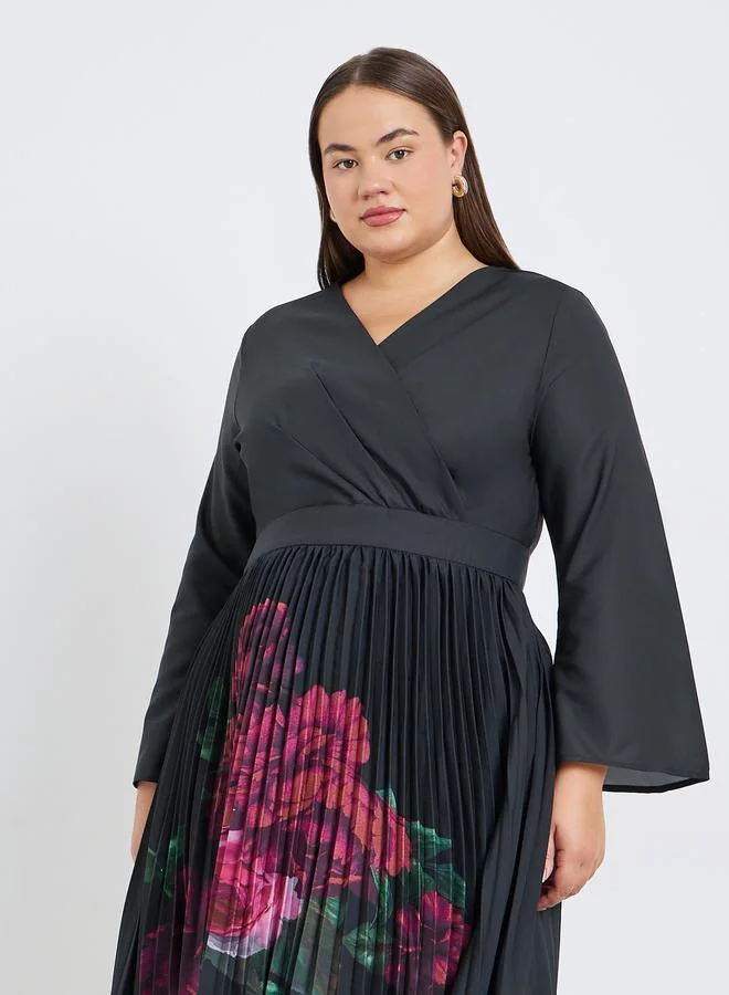 ستايلي فستان ميدي مُطوى بكسرات بنقشة زهور ومقاس كبير