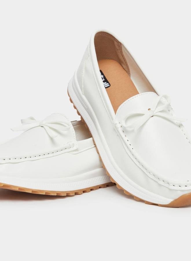 ستايلي حذاء لوفرز بتفاصيل فيونكة - Image 3