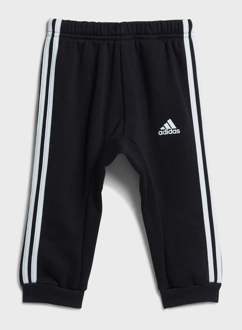 adidas بدلة رياضية بشعار الماركة