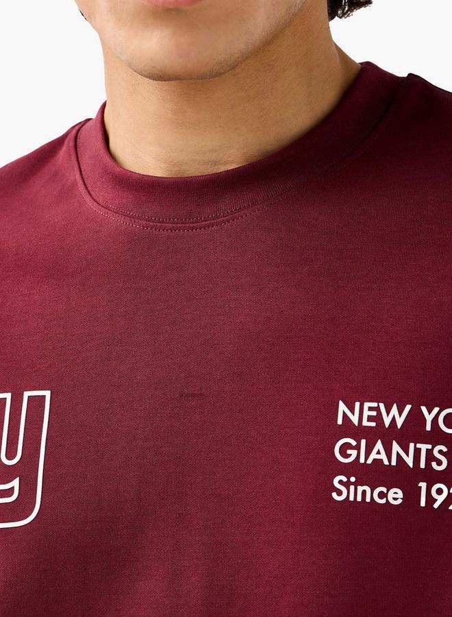 اس بي كاركترز تيشيرت رجالي بطبعة نيويورك جاينتس بياقة دائرية وأكمام قصيرة بقصة مريحة - Image 3