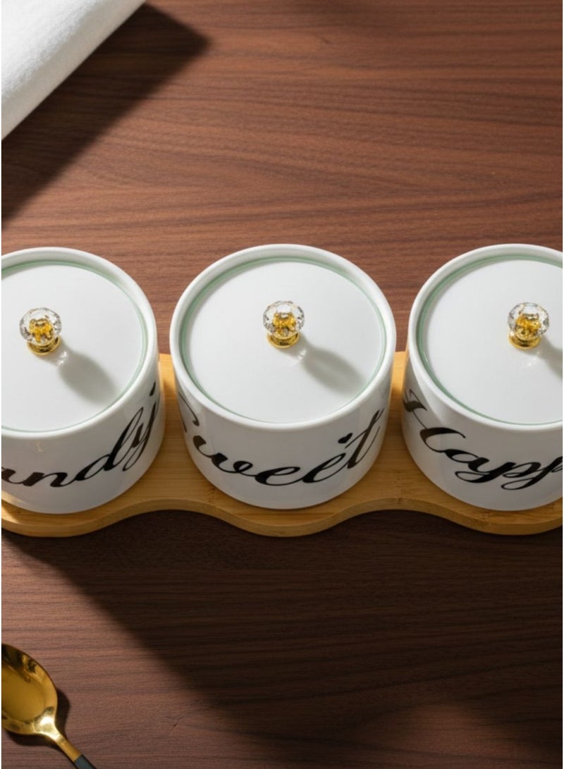 كذا هوم كاسا هوم طقم برطمانات بورسلين 3 قطع مع صينية بامبو – برطمانات بخط زخرفي أبيض ومقابض كريستالية بواجهة متعددة الأوجه ولمسات ذهبية – تخزين أنيق للقهوة والشاي والسكر - Image 3