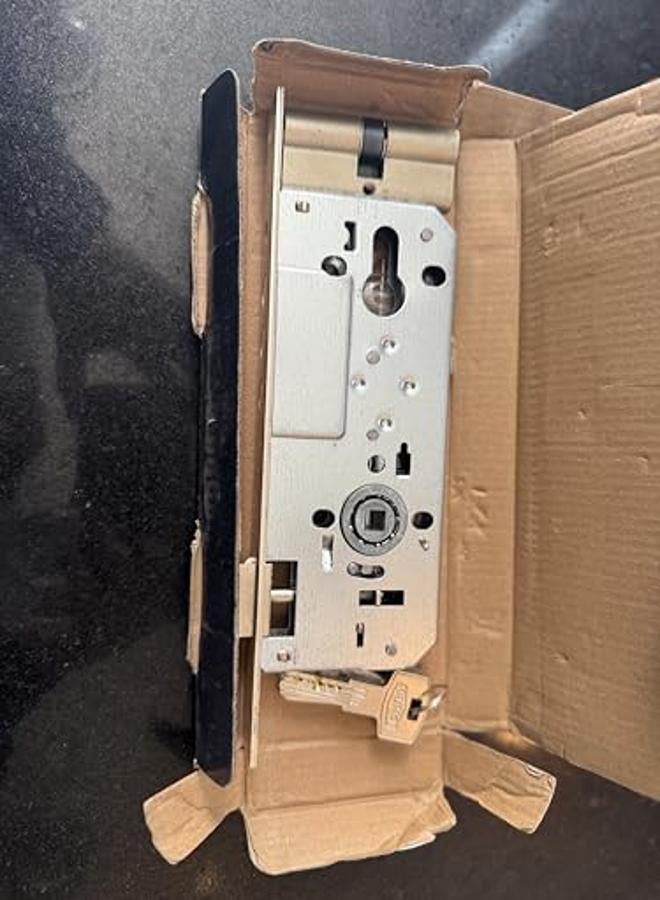 Wooden Door Lock And Room Doors, Silver Color, Turkish Made, Three-Spoke Solid Cylinder, Solid Computer Key, Five Computer Keys, And A Lamp, Fastening Tools - Image 3