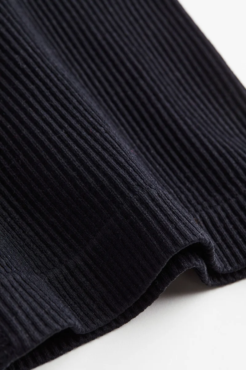 اتش اند ام Ribbed High Waist Shorts