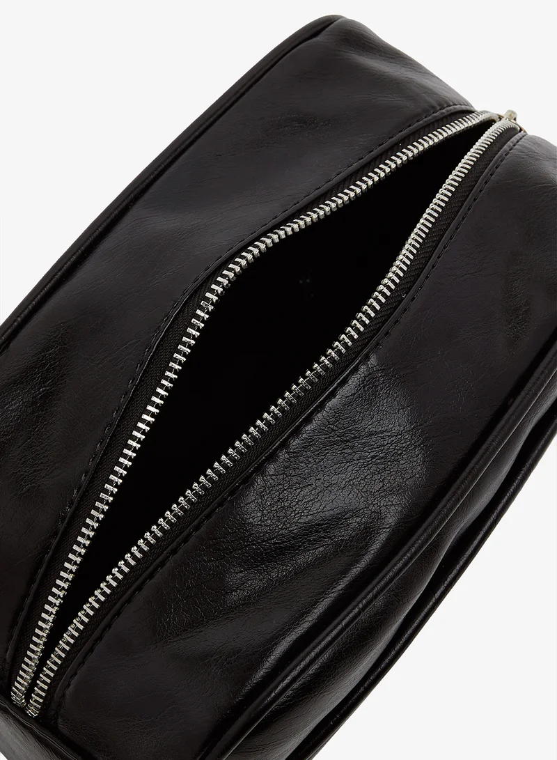 Robert Wood Spacious Storage Wash Bag