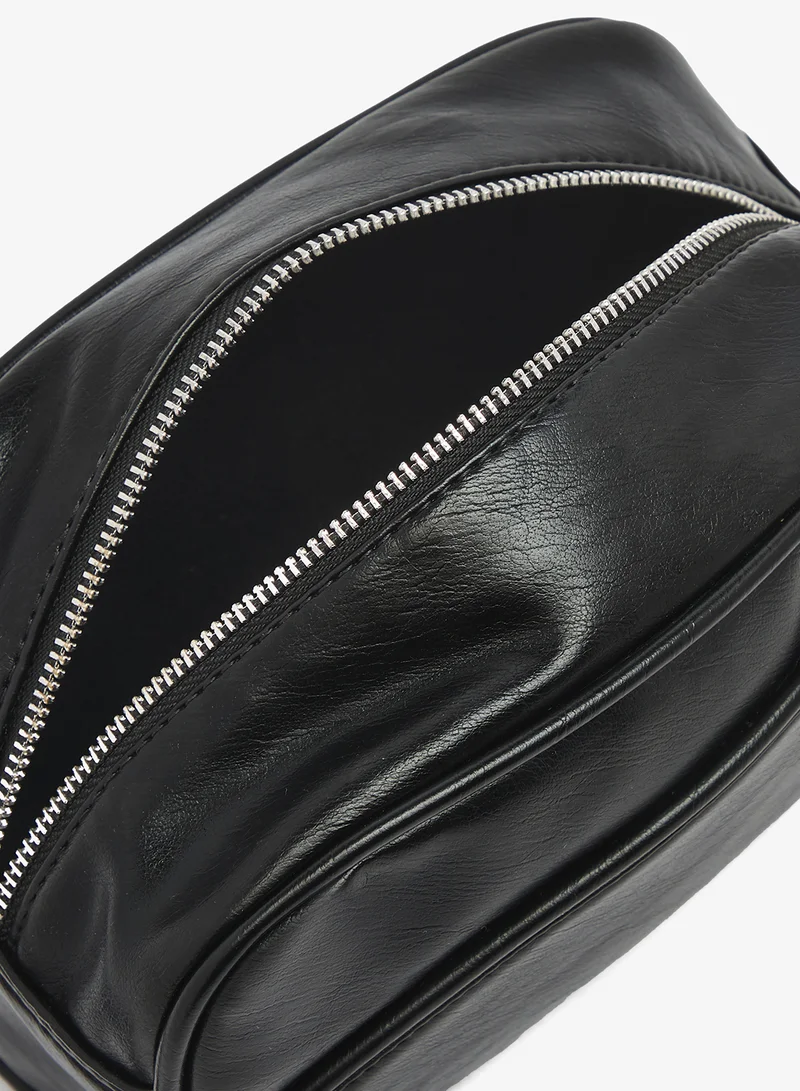 Robert Wood Spacious Storage Wash Bag