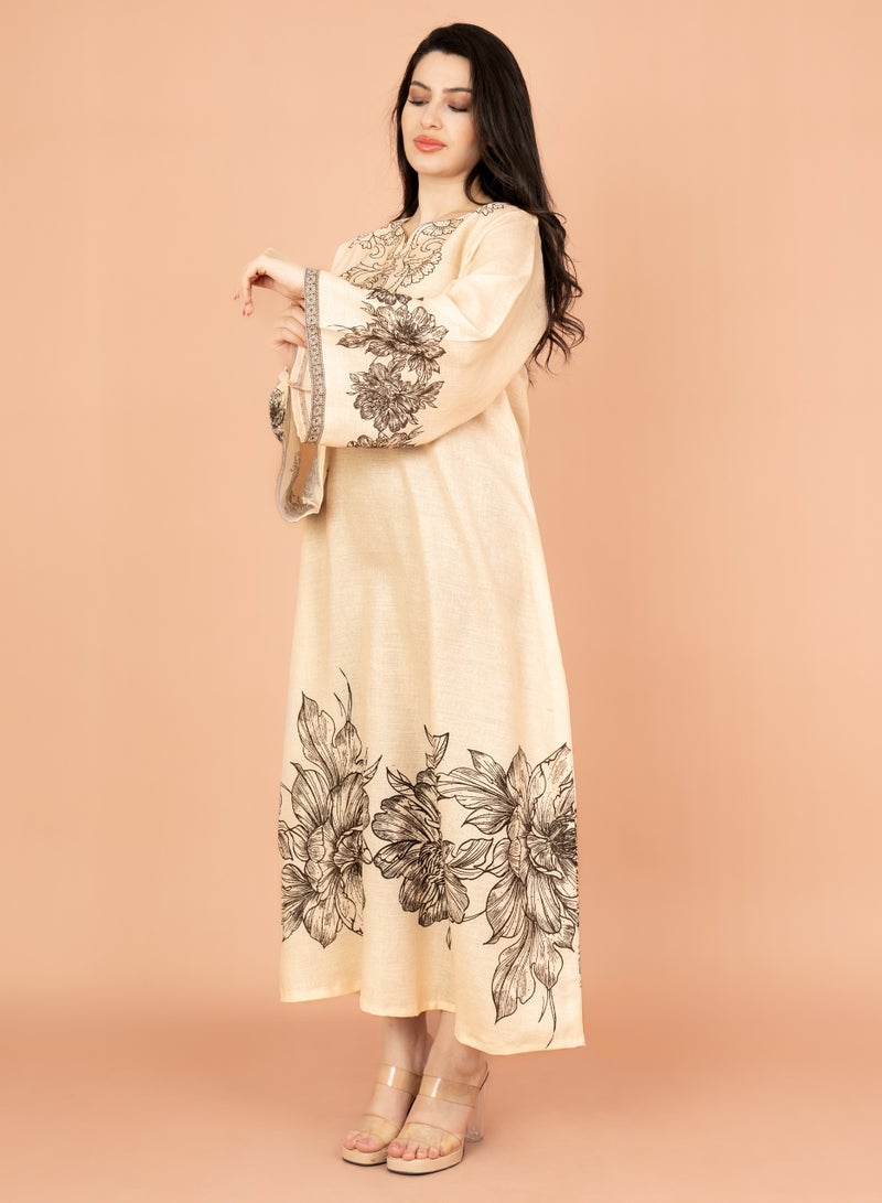 اكسا جلابية مزينة بلمسة زهور بلون بيج - Image 3