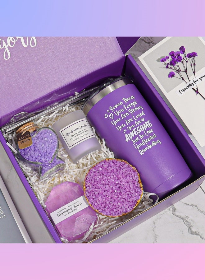 ج ت س آ ل علبة هدايا سبا فاخرة باللون البنفسجي للنساء – مجموعة عناية ذاتية من 8 قطع تشمل كوب "Not a Day Over Fabulous"، شمعة، صابون ماسي، كرة استحمام والمزيد – هدية بنفسجية أنيقة لأعياد الميلاد أو الشفاء العاجل للأم، الأخت، الصديقة أو الحبيبة - Image 2