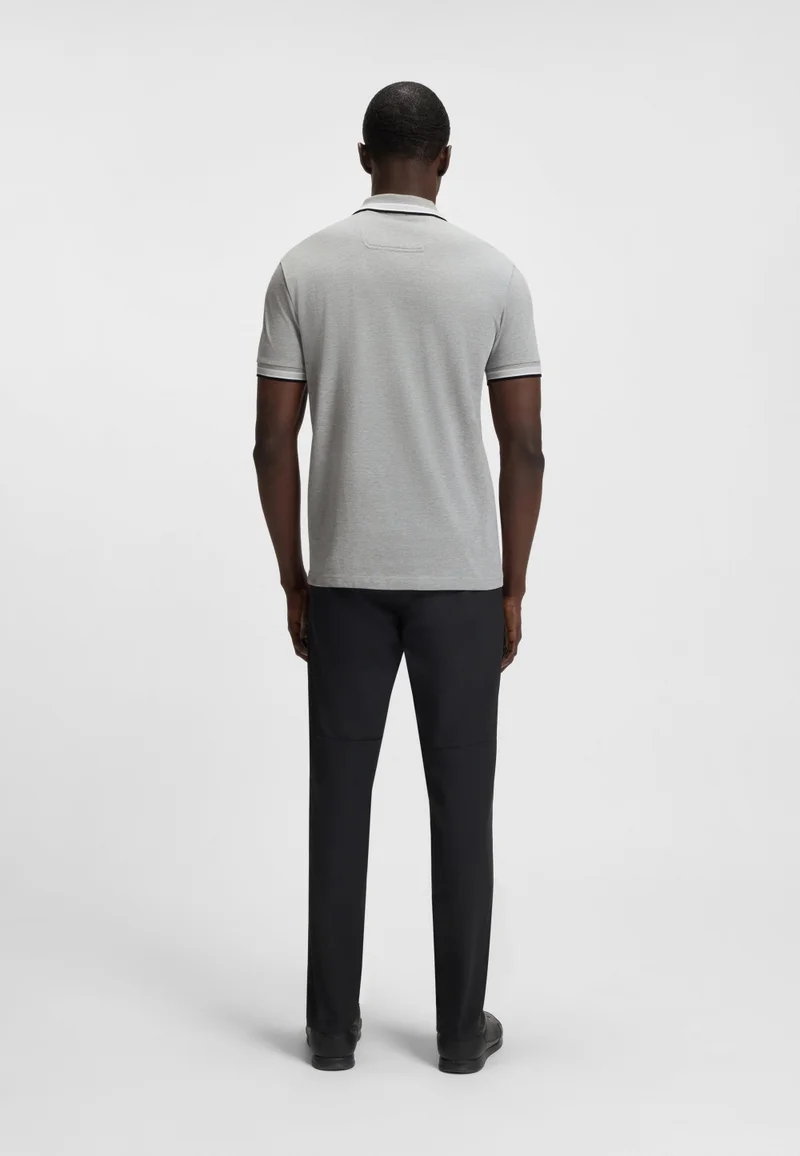 بوس بولو بادي قطن بيكيه بشعار تحت الياقة