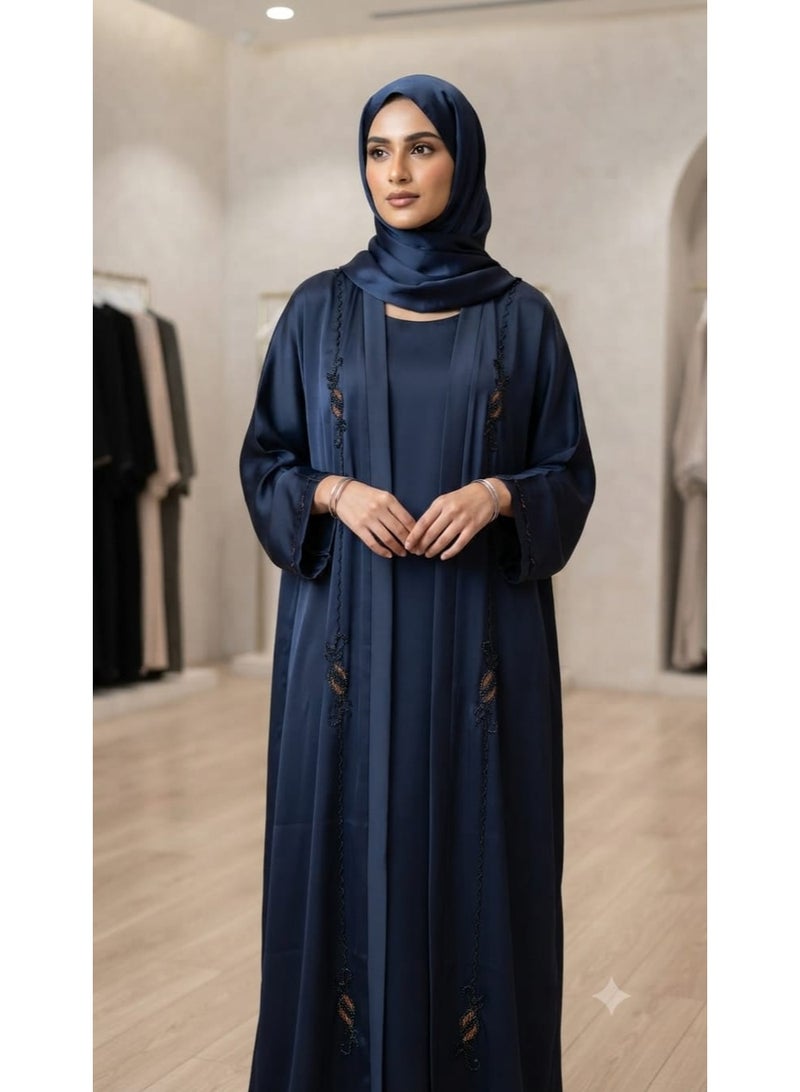 عباية نسائية باللون الأزرق الداكن مع حجاب مطابق