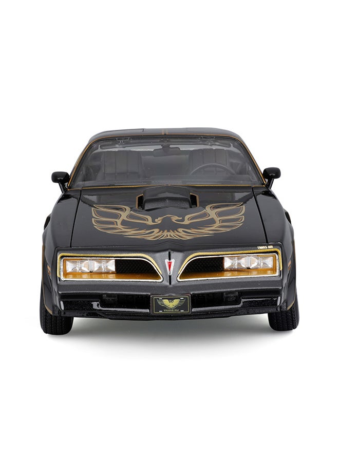 Maisto 1/18 scale diecast model of the 1978 Pontiac Firebird Trans Am - Assorted color may vary  - Image 4