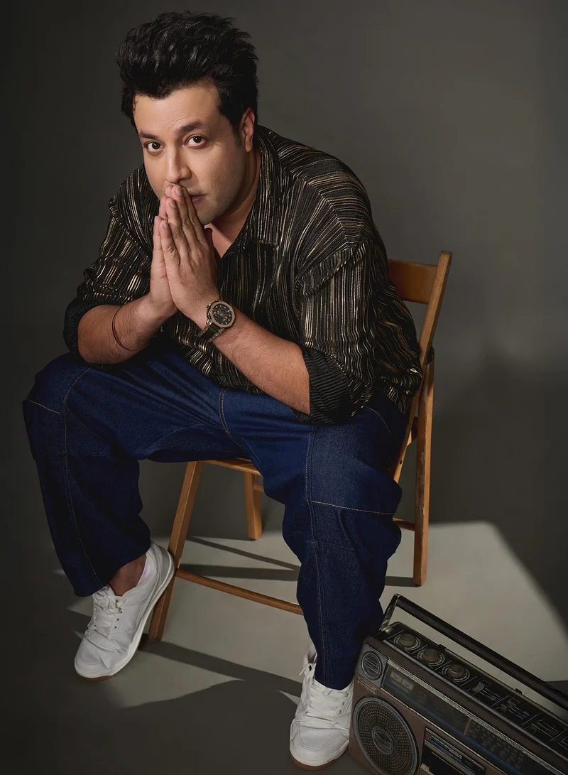 Instafab Plus Men's Jet Black & Metallic Gold Pleat-Creased Shirt For Casual Wear | Spread Collar | Long Sleeve | Button Closure | Plus-Size Shirt Crafted With Comfort Fit For Everyday Wear