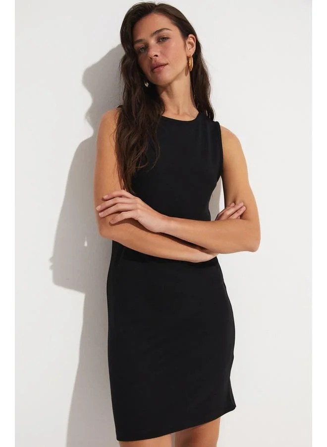 JUNE Sleeveless Sheath Dress