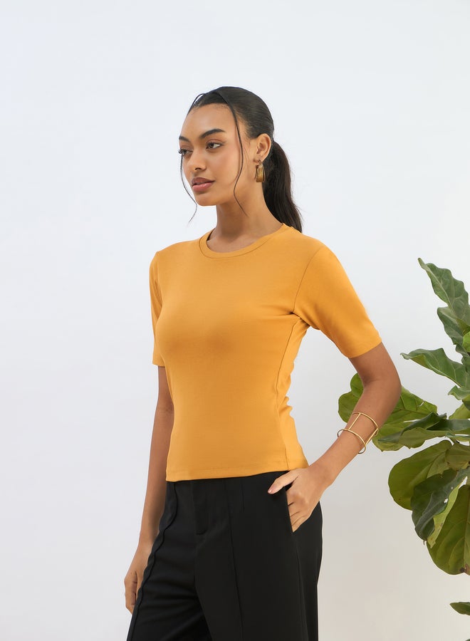 ساسافراس بلوزة قصيرة بأكمام قصيرة مضلعة بلون الخردل من ساسافراس - Image 3