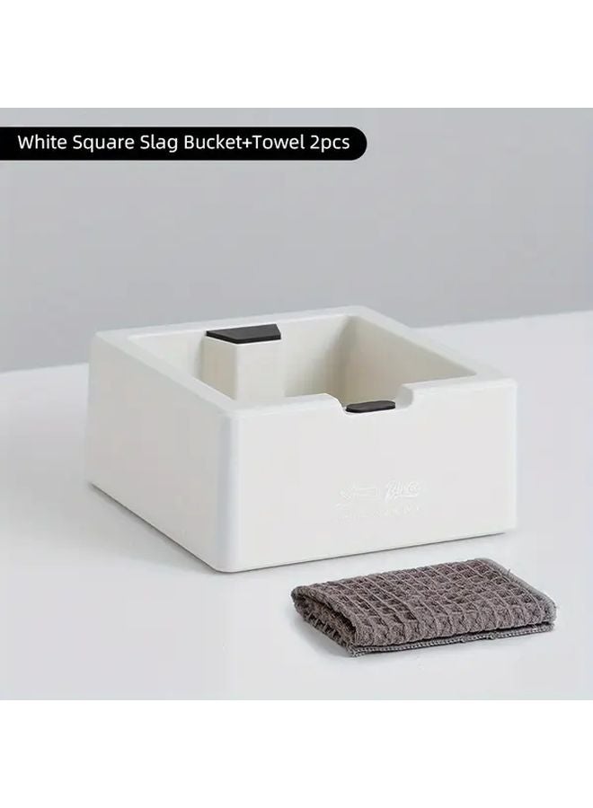 طقم صندوق طرق القهوة البيضاء مع سجادة سيليكون مضادة للانزلاق من قطعتين ومنشفة وافل ماصة - Image 1