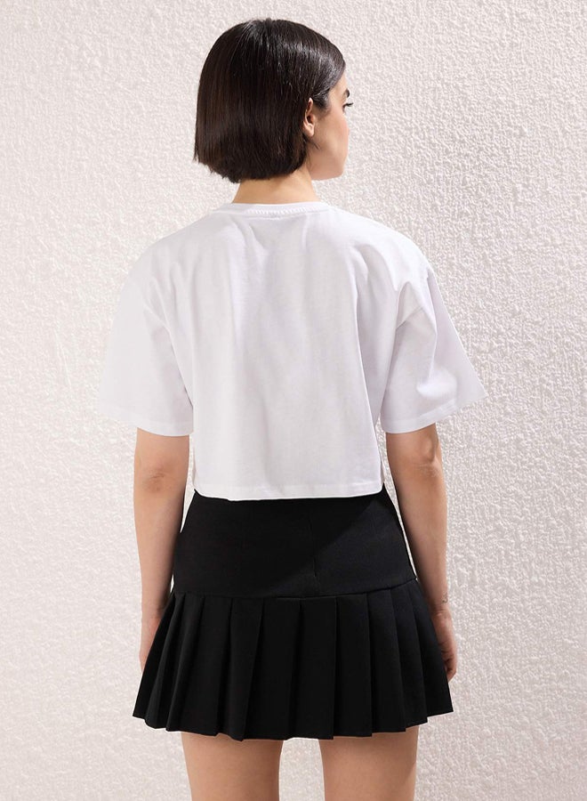 trendyol White Galaxy Printed Relaxed/Comfortable Fit 100% Cotton Crop Knitted T-Shirt - Image 4