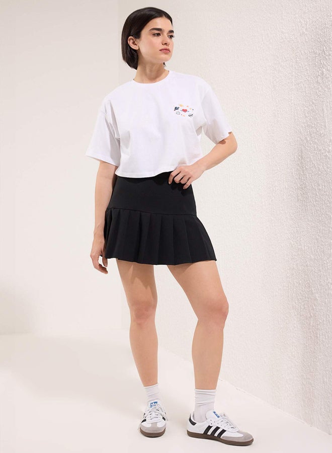 trendyol White Galaxy Printed Relaxed/Comfortable Fit 100% Cotton Crop Knitted T-Shirt - Image 1