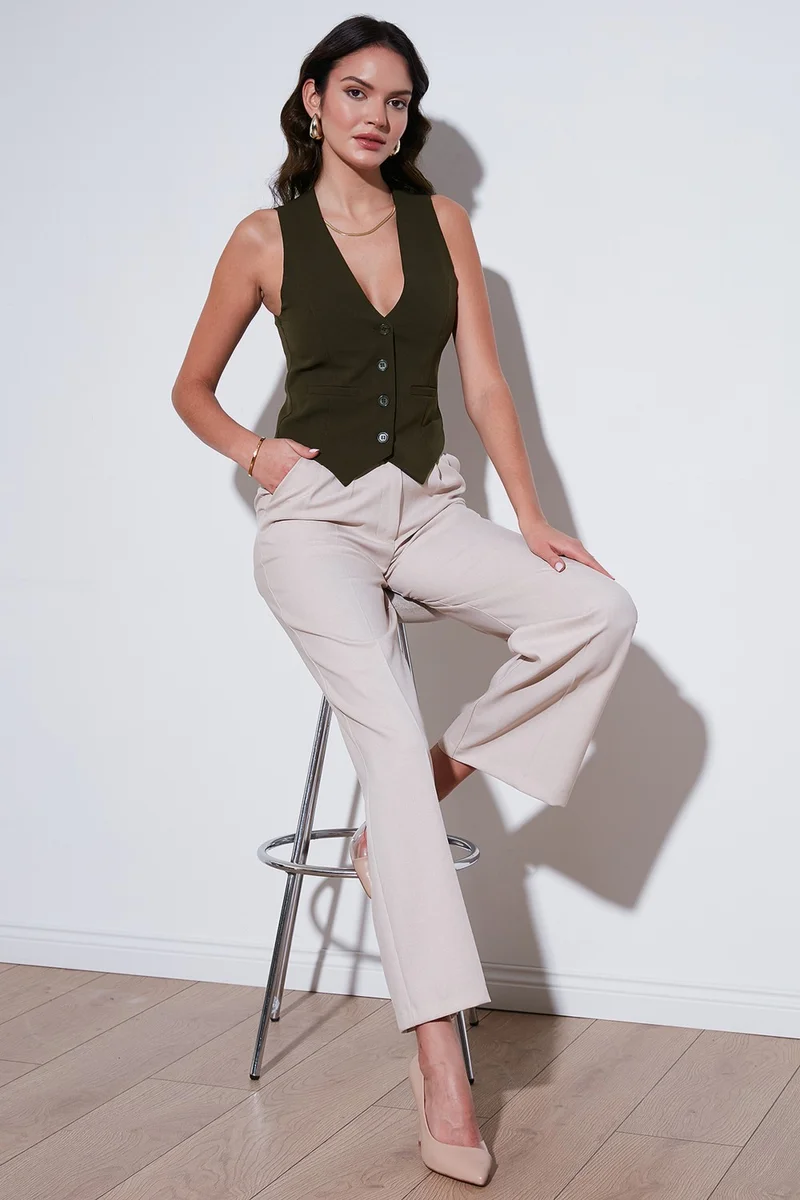 ليلا Fitted Fit Buttoned V Neck Buttoned Vest Women's Vest 6696796