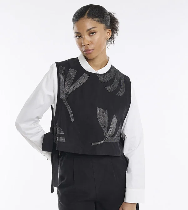 BCBG BCBG LUREX EMBROIDERED SLEEVELESS CROPPED BLOUSE