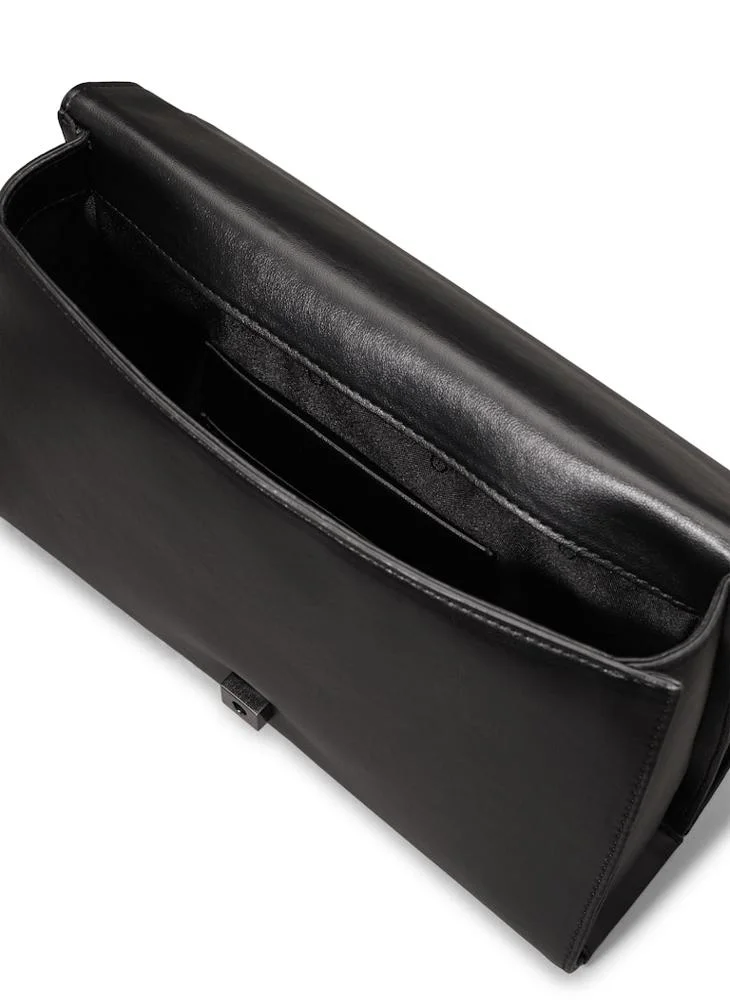 كالفن كلاين Narrow Strap Crossbody