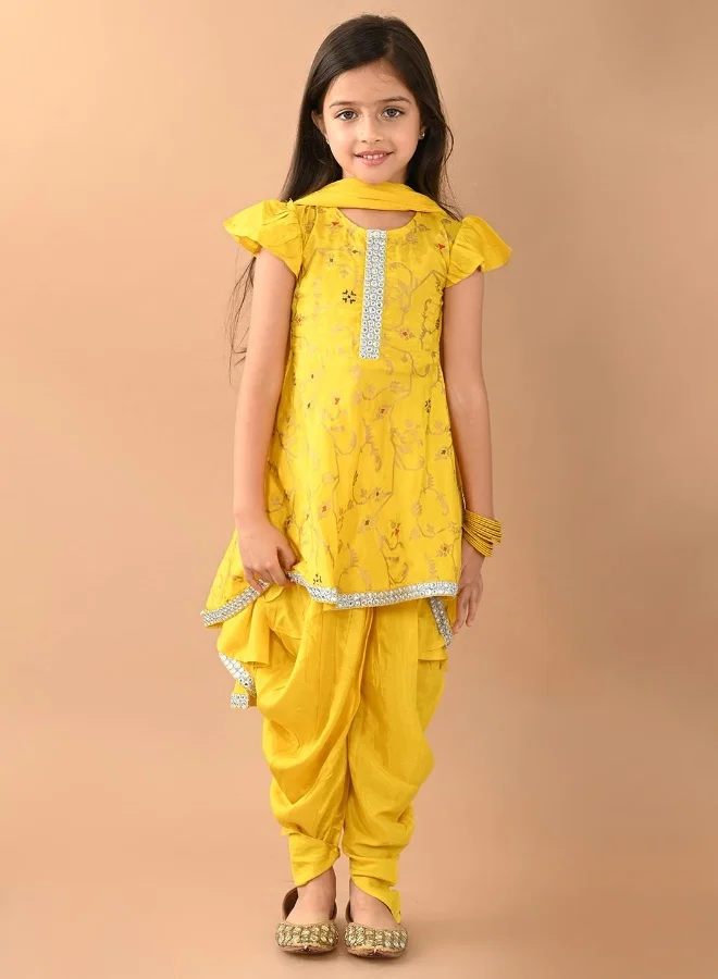 ليل بيكس Embellished Anarkali Kurta Pajami Set